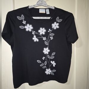 Alfred Dunner Black Top with White Floral Embroidery Sequin Blouse Size 1X